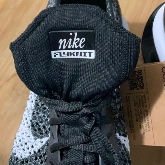 New Without box Air Max Flyknit Racer Sneakers, size 9 black/white